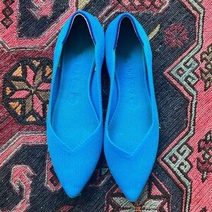 Excellent condition peacock Rothy’s point, size 8.5